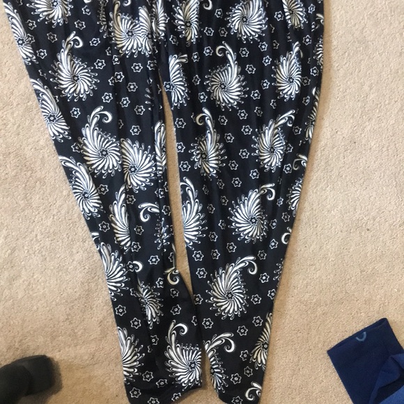 This is very loose and comfortable to sleep in and do the chores - Picture 4 of 4